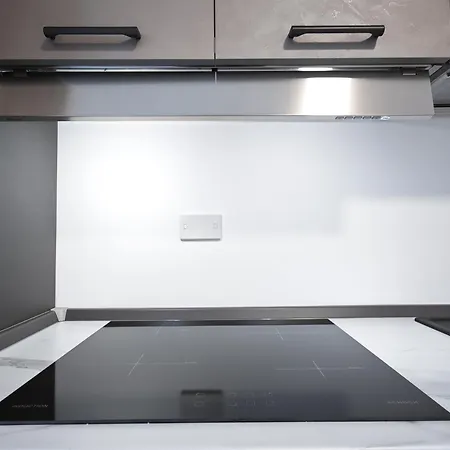 Saturn Διαμέρισμα *